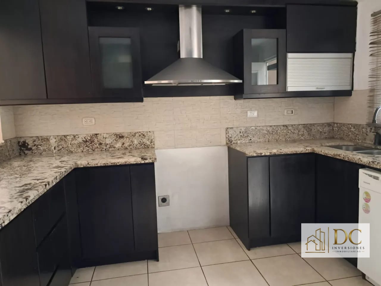 📍 Casa en Venta – 4 Hab +jardín | Prados de San Cristóbal | Z.8 Mixco — Casa en Venta en Prados de San Cristóbal, Zona 8 Mixco, Guatemala, Ciudad — foto 3 de 14