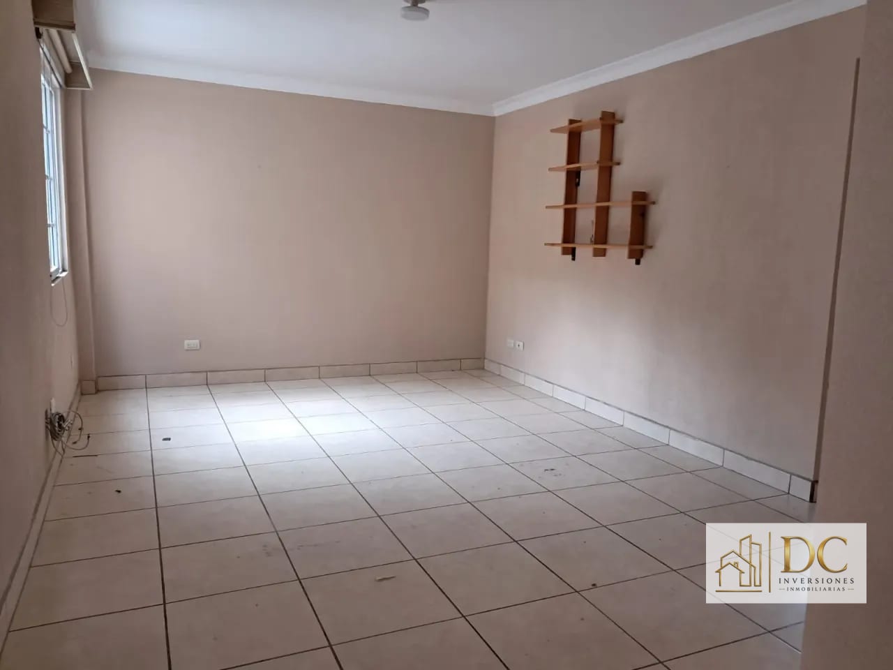 📍 Casa en Venta – 4 Hab +jardín | Prados de San Cristóbal | Z.8 Mixco — Casa en Venta en Prados de San Cristóbal, Zona 8 Mixco, Guatemala, Ciudad — foto 4 de 14