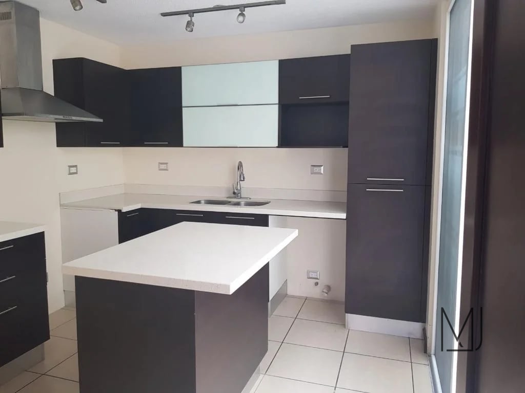 Casa en Alquiler | Ensenada de San Isidro | Zona 16 | 3 habitaciones · Jardín — Casa en Alquiler en Ensenada de San Isidro, Zona 16, Guatemala, Ciudad — foto 5 de 15