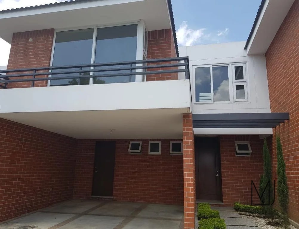 Casa en Alquiler | Ensenada de San Isidro | Zona 16 | 3 habitaciones · Jardín — Casa en Alquiler en Ensenada de San Isidro, Zona 16, Guatemala, Ciudad — foto 1 de 15
