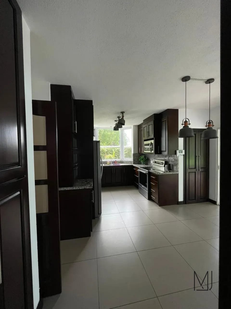 Casa en Alquiler | Residencial Fuentes I | Zona 16 | 4 habitaciones · Jardín con pérgola — Casa en Alquiler en Zona 16, Guatemala, Ciudad — foto 11 de 17