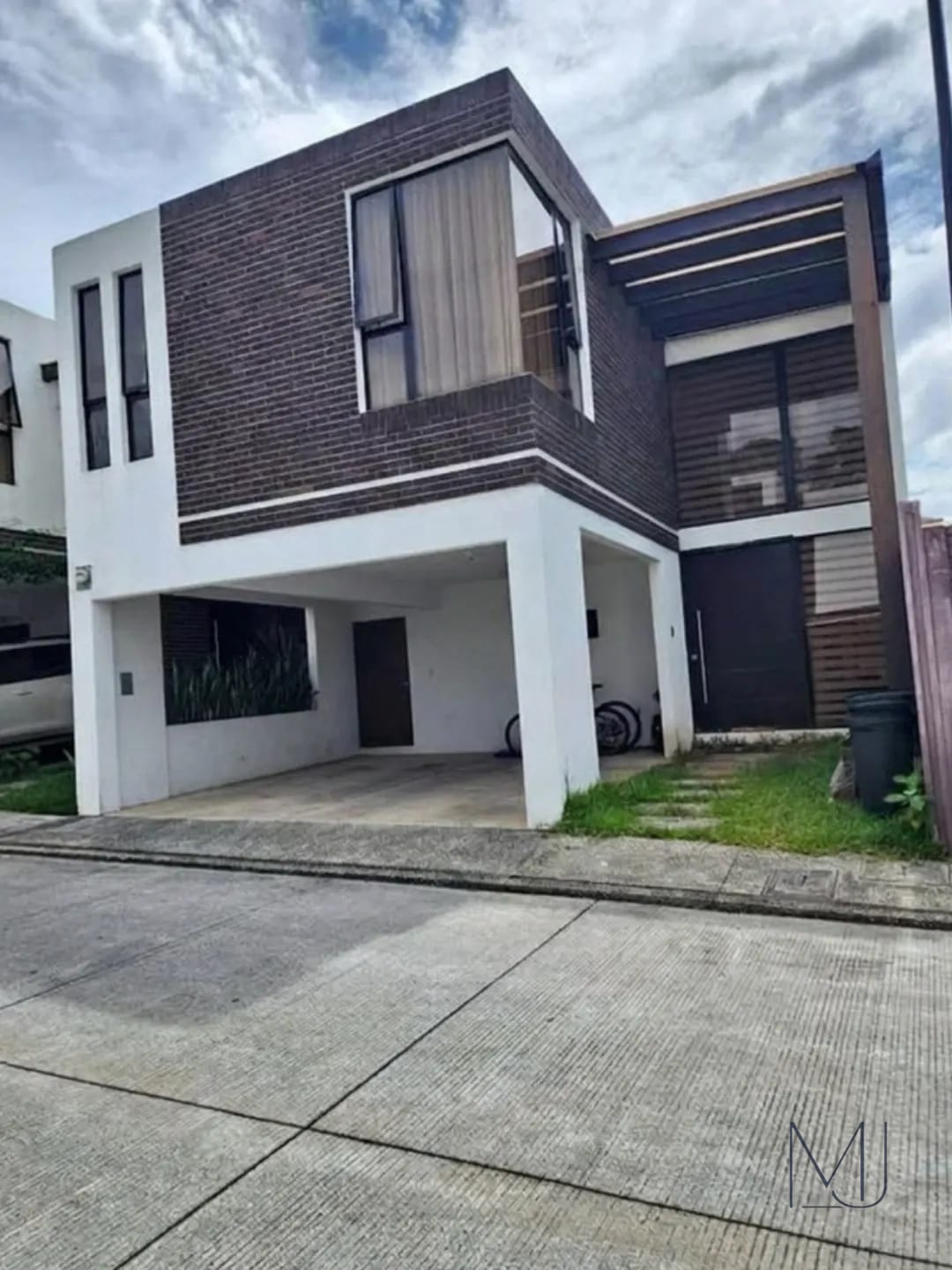 Casa en Venta | Condominio Home 16 | Zona 16 | 3 habitaciones · 4 parqueos · Amplio jardín — Casa en Venta en Home 16, Zona 16, Guatemala, Ciudad — foto 1 de 13