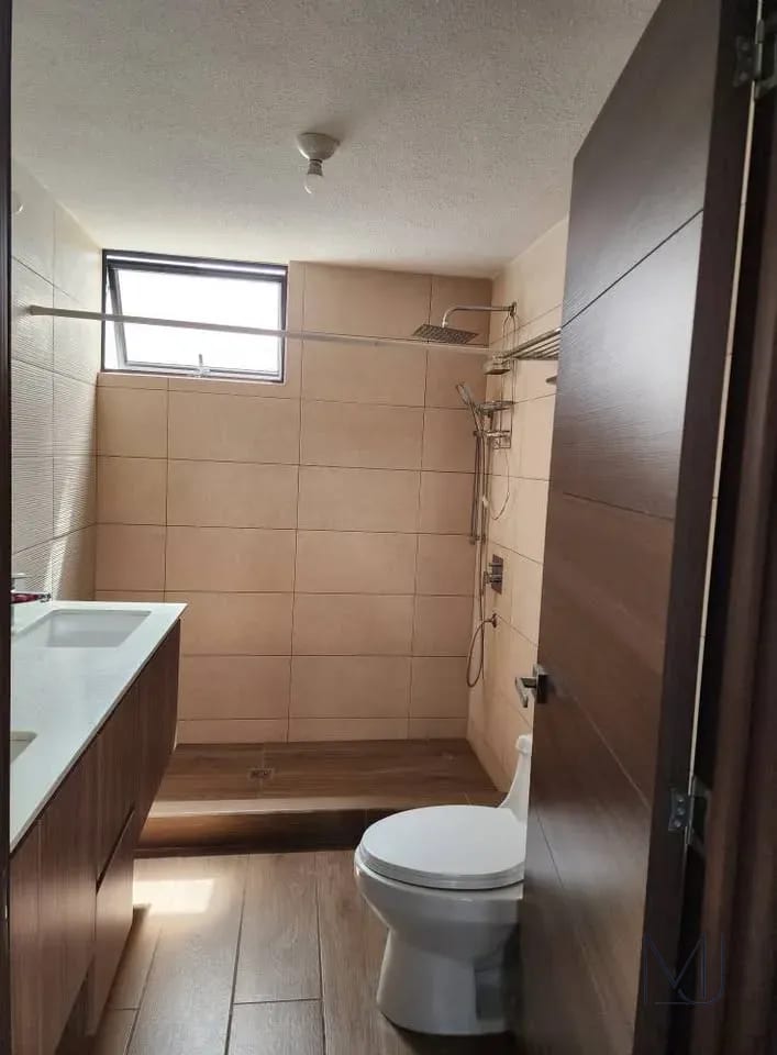 Casa en Venta | Condominio Home 16 | Zona 16 | 3 habitaciones · 4 parqueos · Amplio jardín — Casa en Venta en Home 16, Zona 16, Guatemala, Ciudad — foto 10 de 13