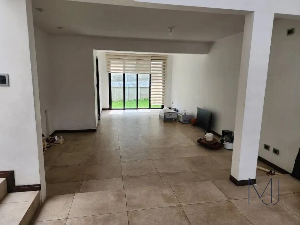 Casa en Venta | Condominio Home 16 | Zona 16 | 3 habitaciones · 4 parqueos · Amplio jardín — Casa en Venta en Home 16, Zona 16, Guatemala, Ciudad — foto 5 de 13