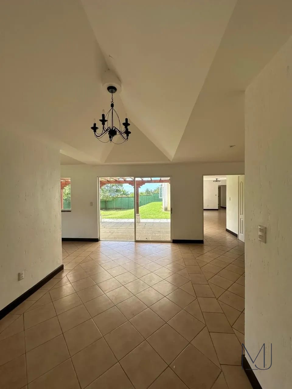 Casa en Alquiler | Condominio Casa y Campo | Carretera a El Salvador | 4 habitaciones · Amplio jardín — Casa en Alquiler en Carretera a El Salvador, Guatemala, Ciudad — foto 2 de 14