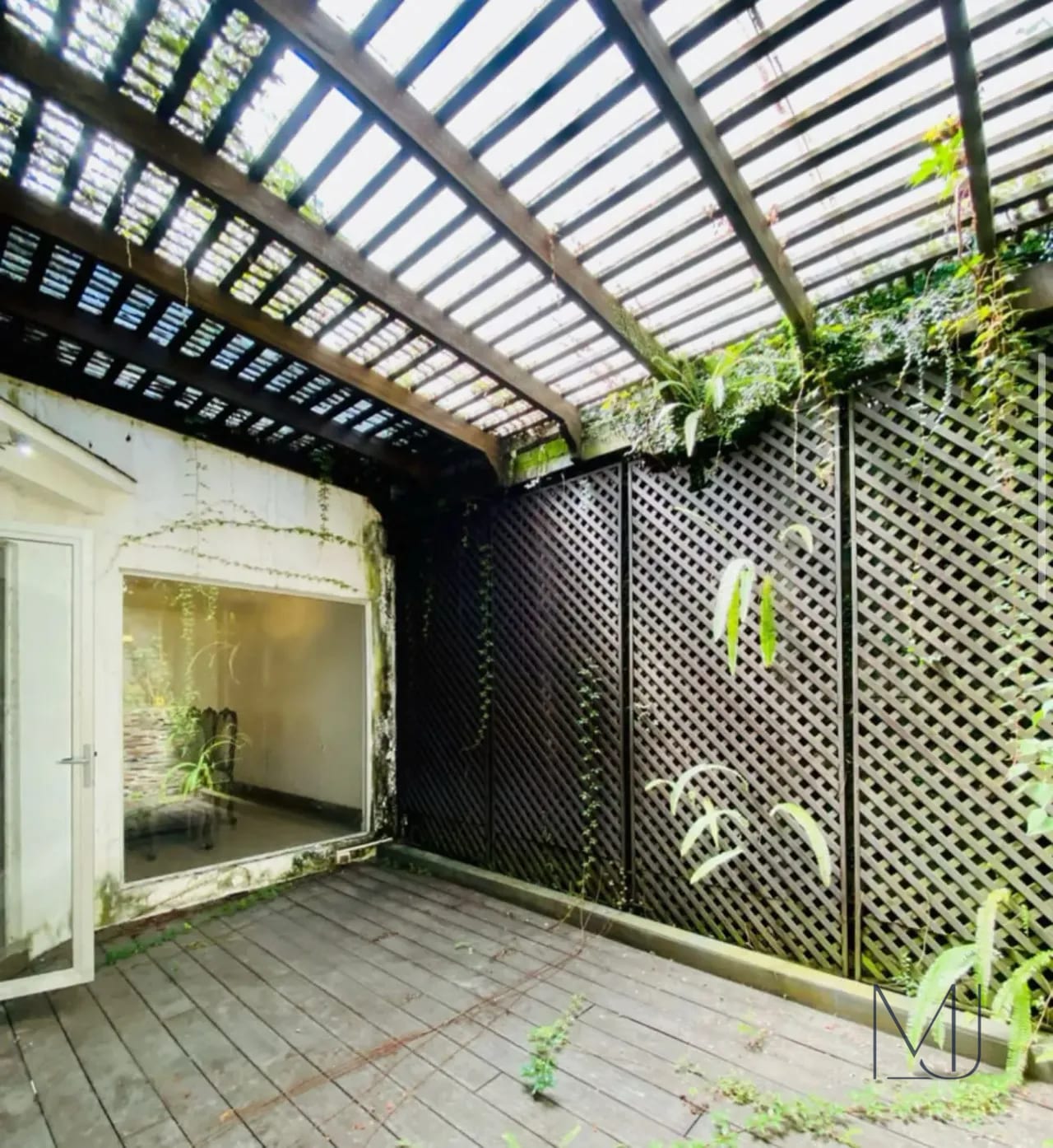 Casa en Venta | Condominio Windsor | San Cristóbal Zona 8 de Mixco | 3 habitaciones · Pérgola — Casa en Venta en Zona 8 Mixco, Guatemala, Ciudad — foto 5 de 11
