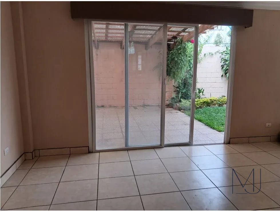 Casa en Venta | Prados de San Cristóbal | Zona 8 de Mixco | Mod Roma — Casa en Alquiler en Prados de San Cristóbal, Zona 8 Mixco, Guatemala, Ciudad — foto 1 de 10