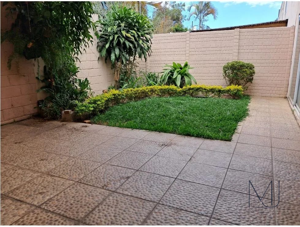Casa en Venta | Prados de San Cristóbal | Zona 8 de Mixco | Mod Roma — Casa en Alquiler en Prados de San Cristóbal, Zona 8 Mixco, Guatemala, Ciudad — foto 3 de 10