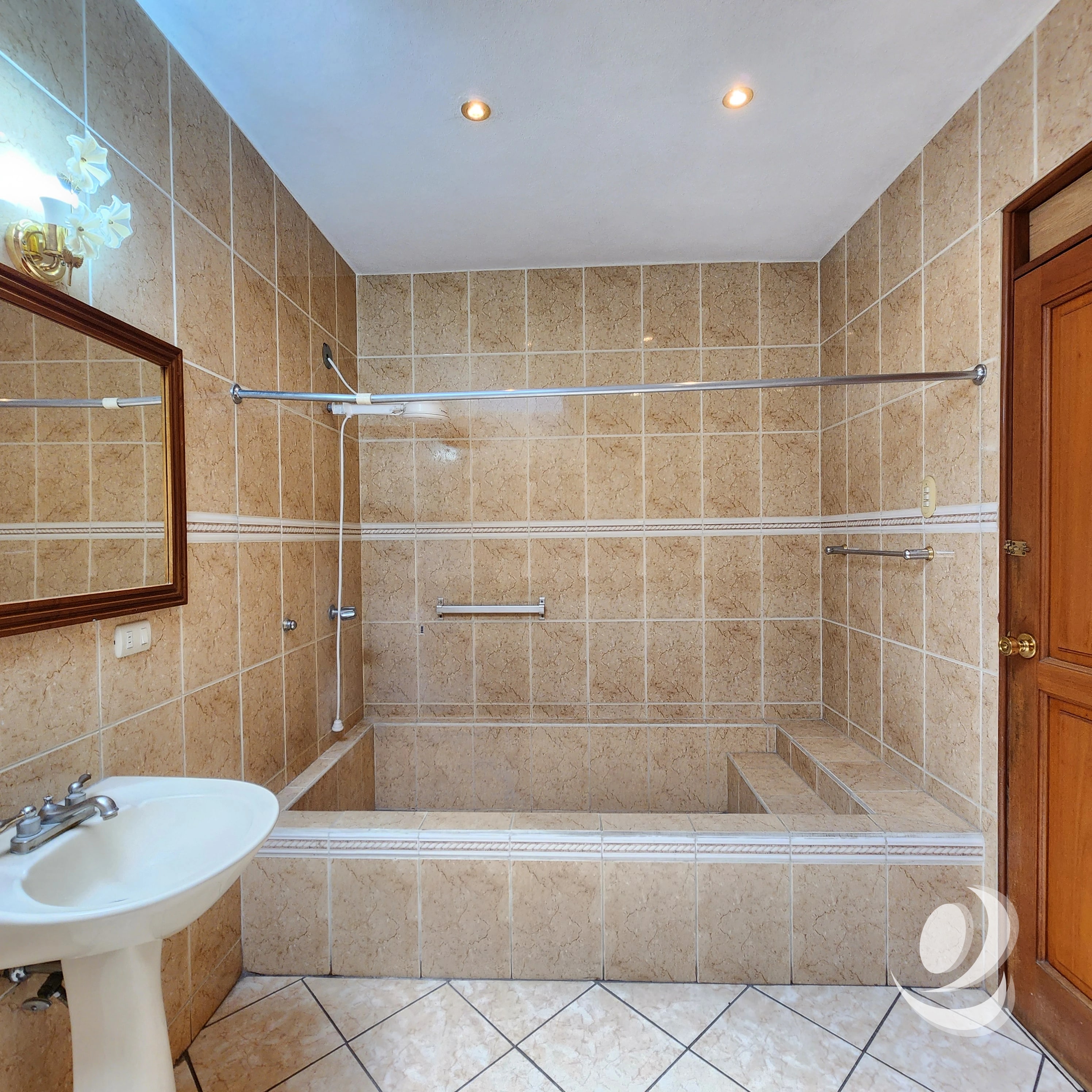 Casa en Renta, Condominio sobre Bulevar San Cristóbal — Casa en Venta en Zona 8 Mixco, Guatemala, Ciudad — foto 12 de 15