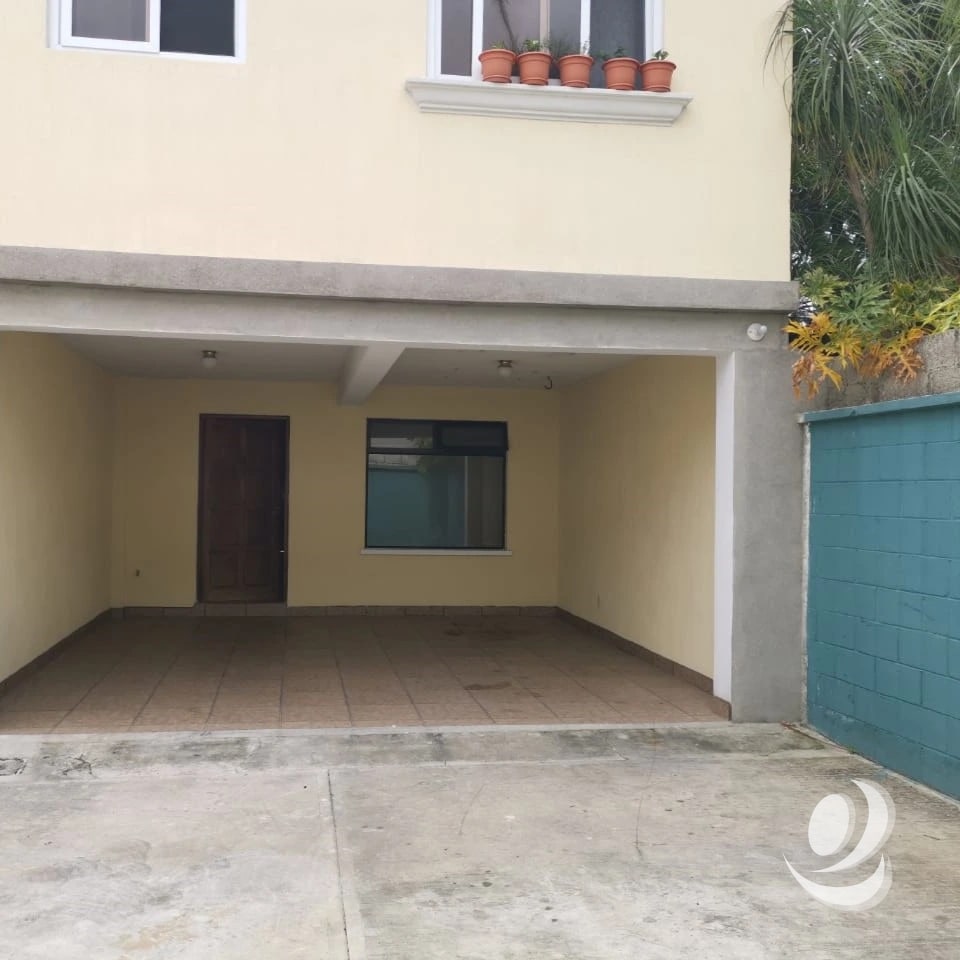 Casa en Renta, Condominio sobre Bulevar San Cristóbal — Casa en Alquiler en Zona 8 Mixco, Guatemala, Ciudad — foto 1 de 11