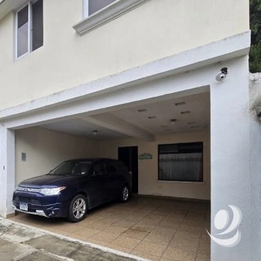 ¡¡¡Preciosa Casa en Renta en Condominio sobre Bulevar San Cristóbal!!! — Casa en Alquiler en Zona 8 Mixco, Guatemala, Ciudad — foto 1 de 17