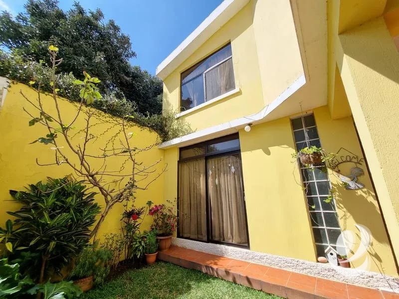 Casa y Apartamento en Venta San Cristóbal, sin garita. — Casa en Venta en Zona 8 Mixco, Guatemala, Ciudad — foto 1 de 17