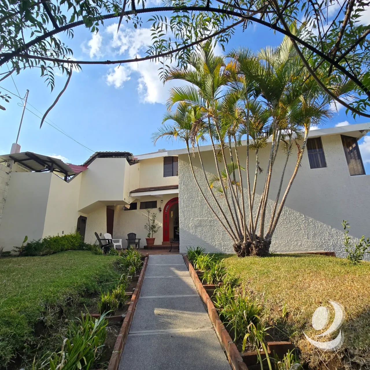 Casa en Venta Balcones de San Cristóbal, Guatemala — Casa en Venta en Zona 8 Mixco, Guatemala, Ciudad — foto 1 de 17