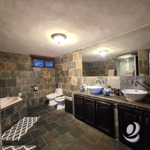 Casa en Venta en Condominio sobre Bulevar San Cristobal — Casa en Venta en Zona 8 Mixco, Guatemala, Ciudad — foto 15 de 15