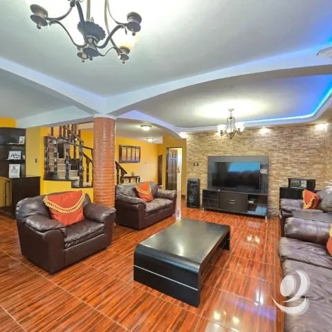 Casa en Venta San Cristóbal Vista al Valle Oriente — Casa en Venta en Zona 8 Mixco, Guatemala, Ciudad — foto 3 de 17