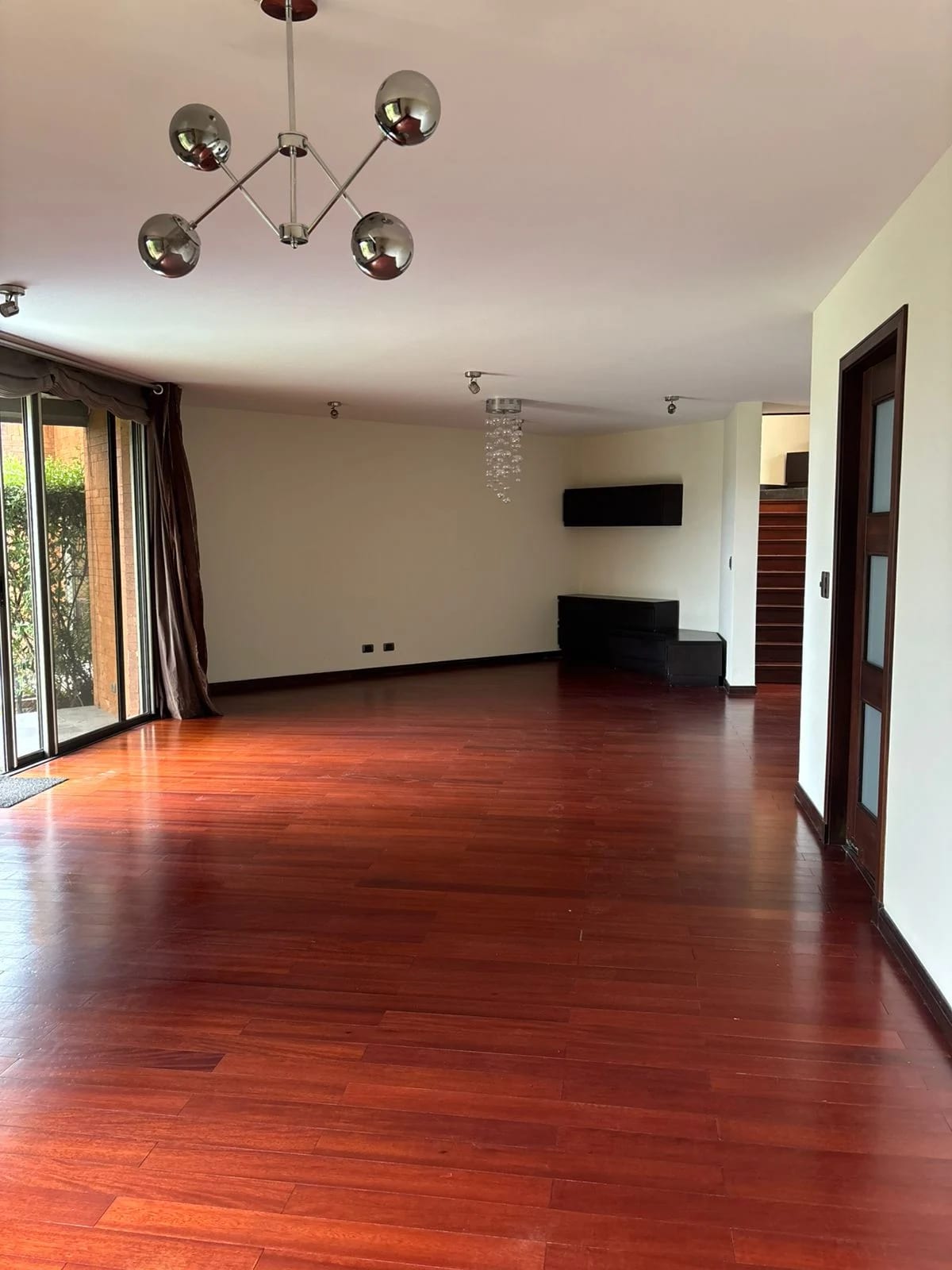 Casa en Alquiler zona 10 — Casa en Alquiler en El Prado, Zona 10, Guatemala, Ciudad — foto 5 de 9