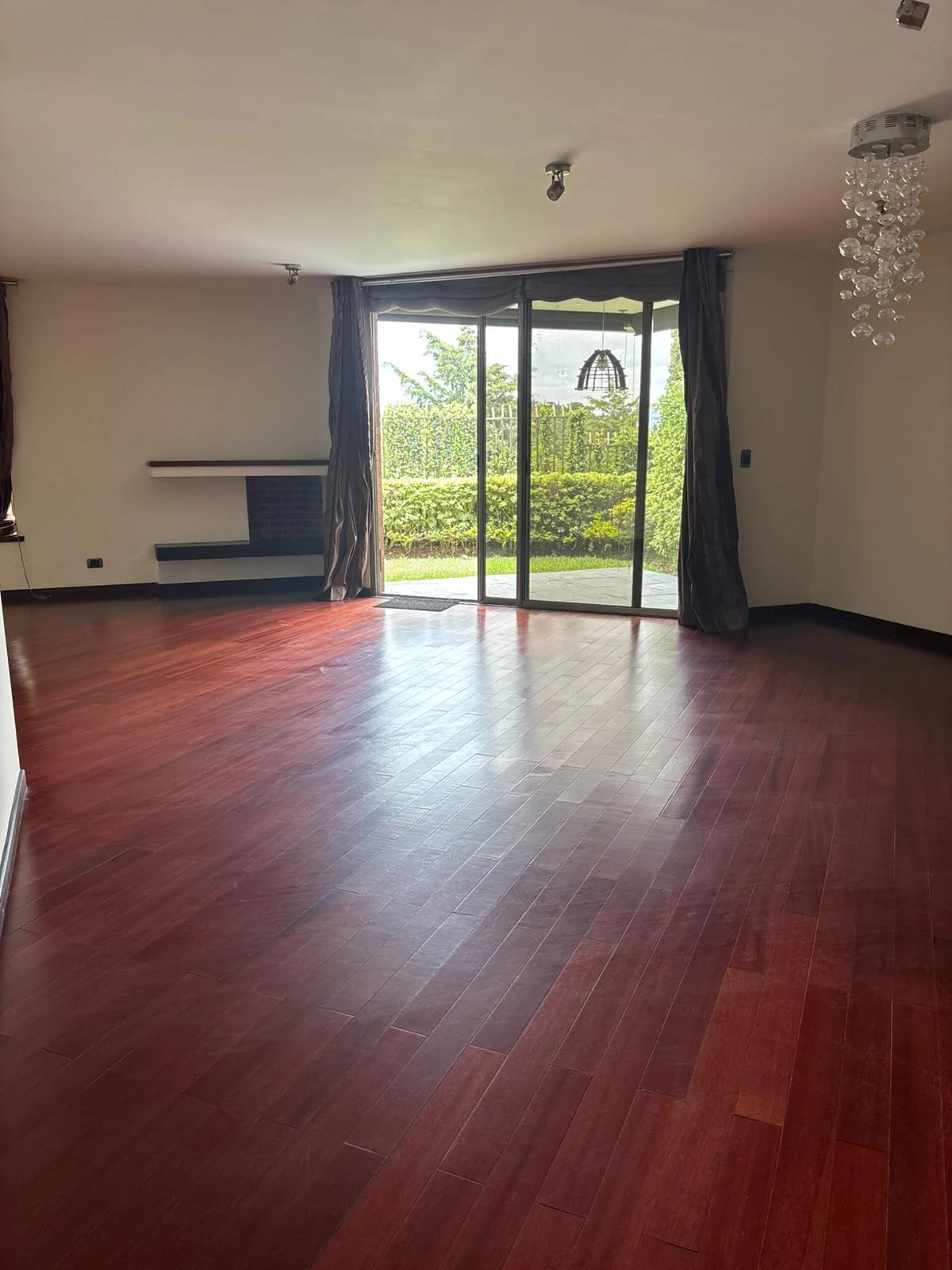 Casa en Alquiler zona 10 — Casa en Alquiler en El Prado, Zona 10, Guatemala, Ciudad — foto 6 de 9