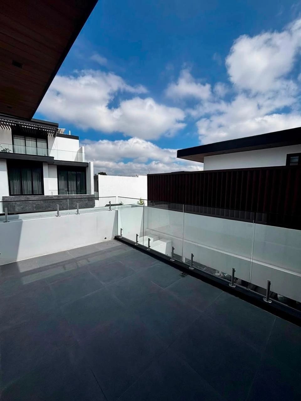Rento casa en Zona 10 CONDOMINIO DE LUJO — Casa en Alquiler en Zona 10, Guatemala, Ciudad — foto 2 de 17