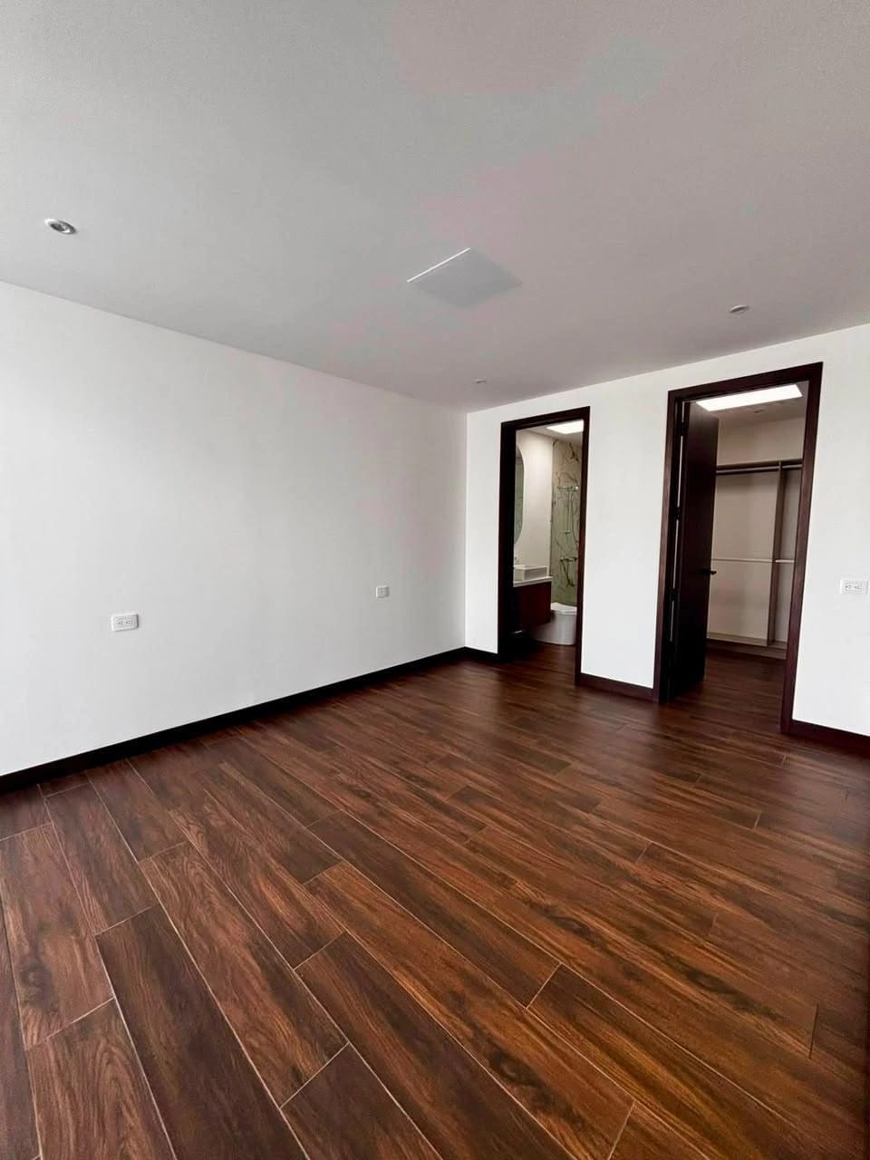 Rento casa en Zona 10 CONDOMINIO DE LUJO — Casa en Alquiler en Zona 10, Guatemala, Ciudad — foto 4 de 17