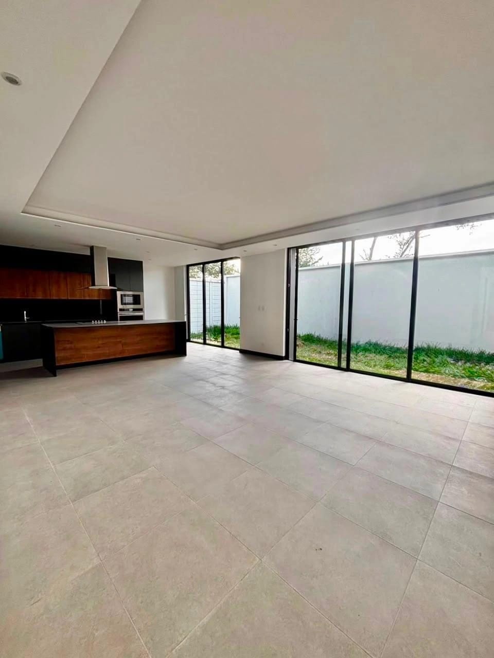 Rento casa en Zona 10 CONDOMINIO DE LUJO — Casa en Alquiler en Zona 10, Guatemala, Ciudad — foto 9 de 17