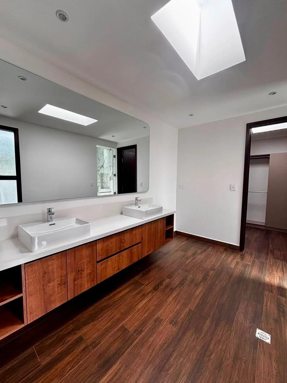 Rento casa en Zona 10 CONDOMINIO DE LUJO — Casa en Alquiler en Zona 10, Guatemala, Ciudad — foto 10 de 17