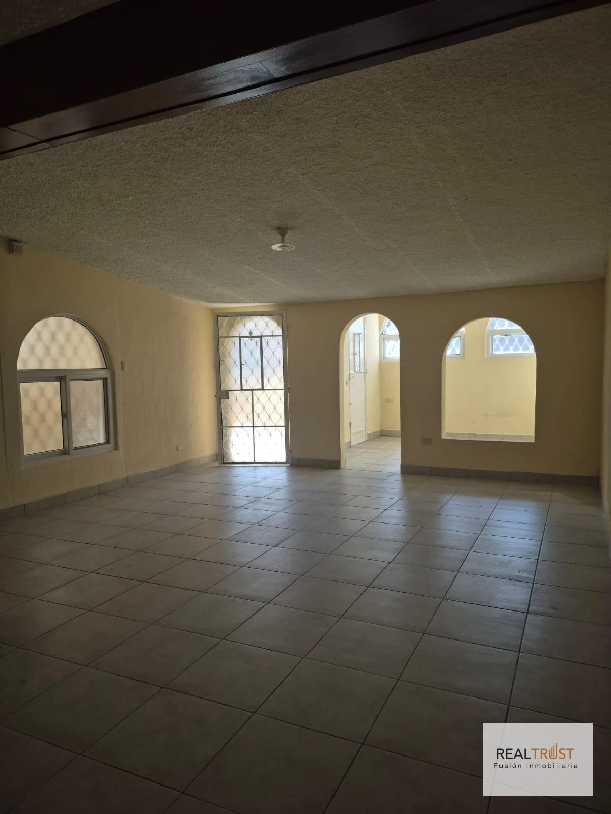 OPORTUNIDAD EN VENTA CASA DE UN NIVEL REMODELADA — Casa en Venta en Zona 7, Guatemala, Ciudad — foto 2 de 9