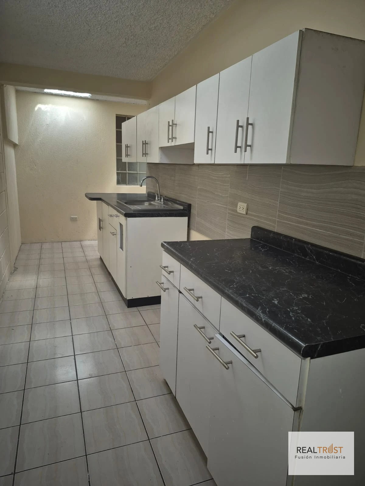 OPORTUNIDAD EN VENTA CASA DE UN NIVEL REMODELADA — Casa en Venta en Zona 7, Guatemala, Ciudad — foto 4 de 9