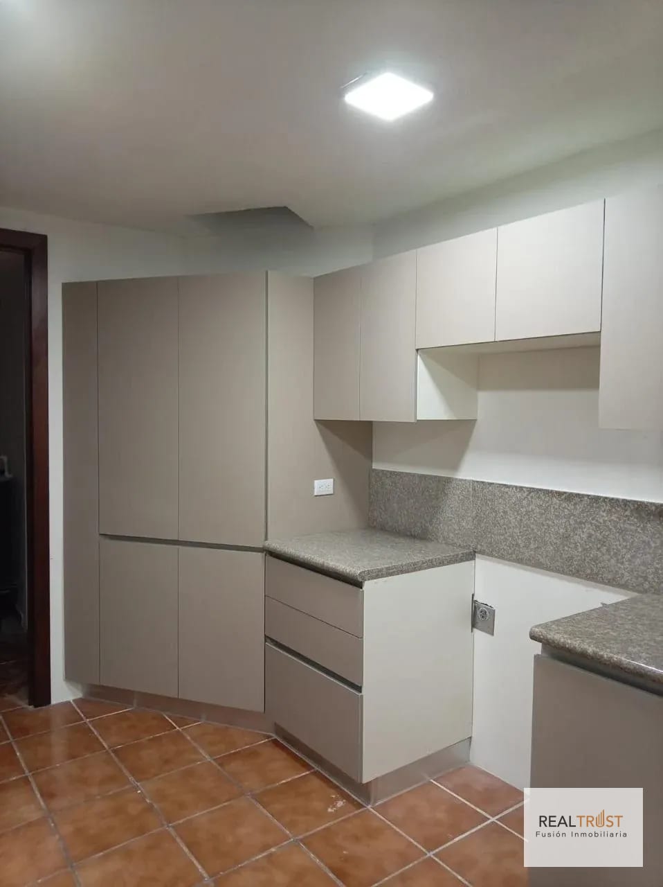 PROPIEDAD EN RENTA PARA OFICINAS A PUERTA CERRADA ss — Casa en Alquiler en Zona 14, Guatemala, Ciudad — foto 4 de 15