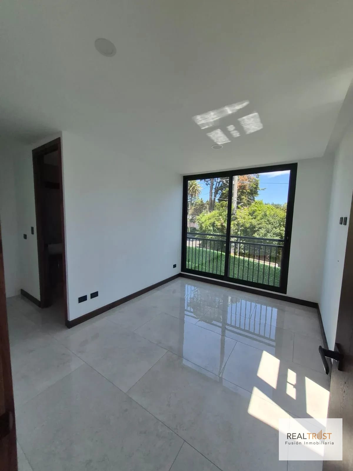 Casa para Estrenar en Arrazola 1 — Casa en Venta en Carretera a El Salvador, Guatemala, Ciudad — foto 11 de 17
