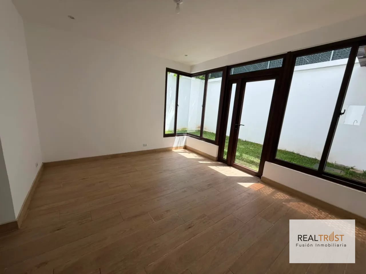 Casa en Venta KM 17.5 CES Arrazola 1 — Casa en Venta en Carretera a El Salvador, Guatemala, Ciudad — foto 2 de 11