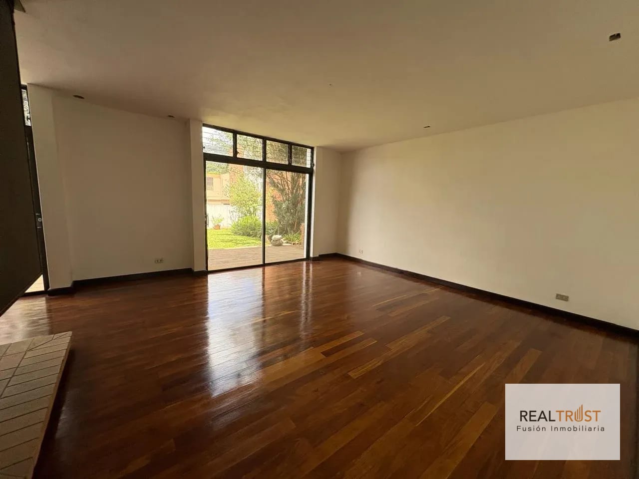 Casa en Renta el Prado Zona 10 — Casa en Alquiler en Zona 10, Guatemala, Ciudad — foto 1 de 17