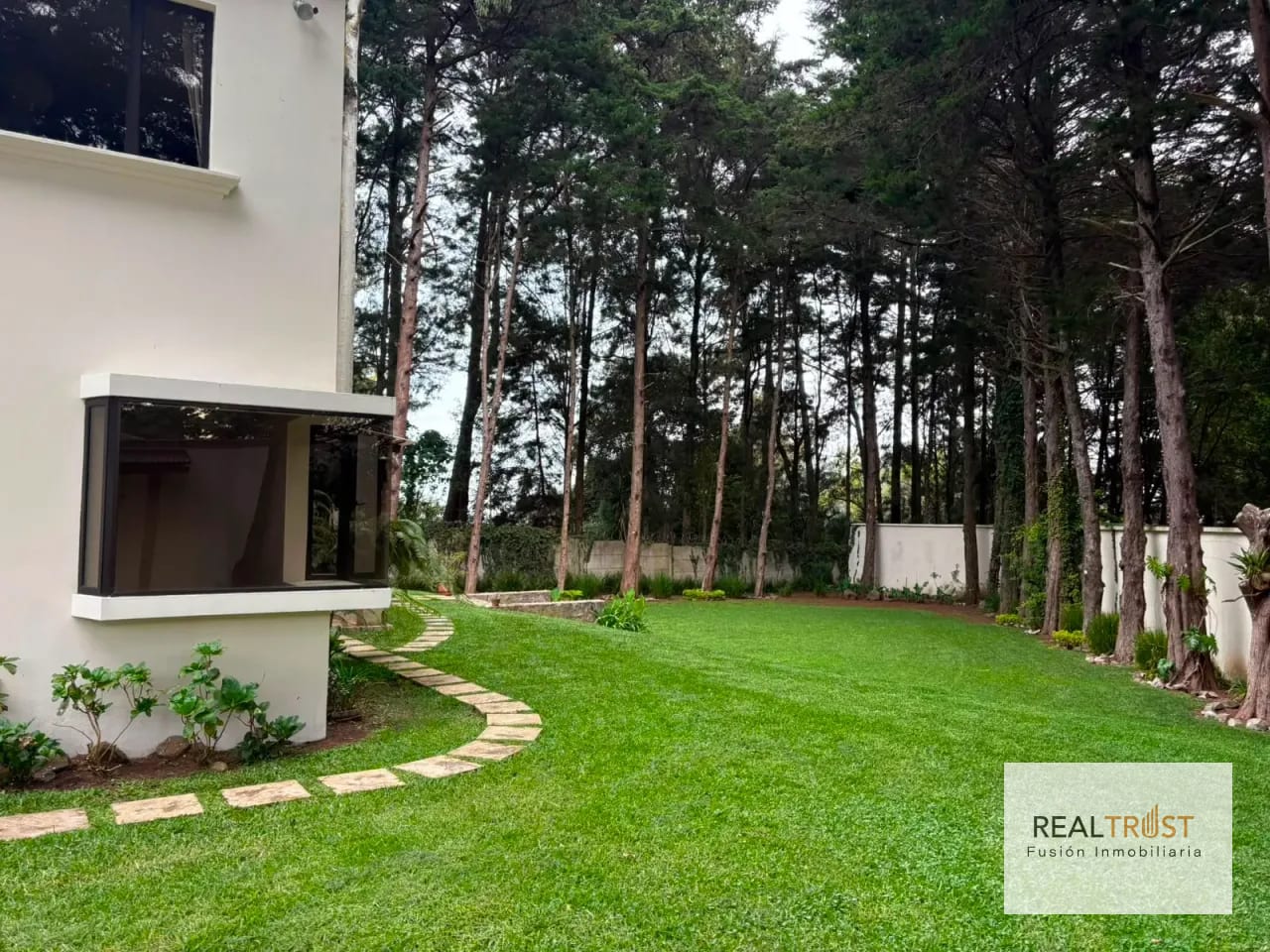 Casa en Renta con Amplio Jardín — Casa en Alquiler en Carretera a El Salvador, Guatemala, Ciudad — foto 8 de 16