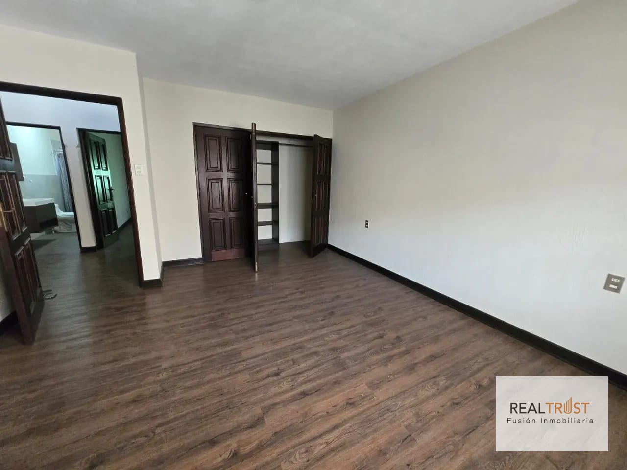 Casa en renta Oakland zona 10 — Casa en Alquiler en Zona 10, Guatemala, Ciudad — foto 4 de 10