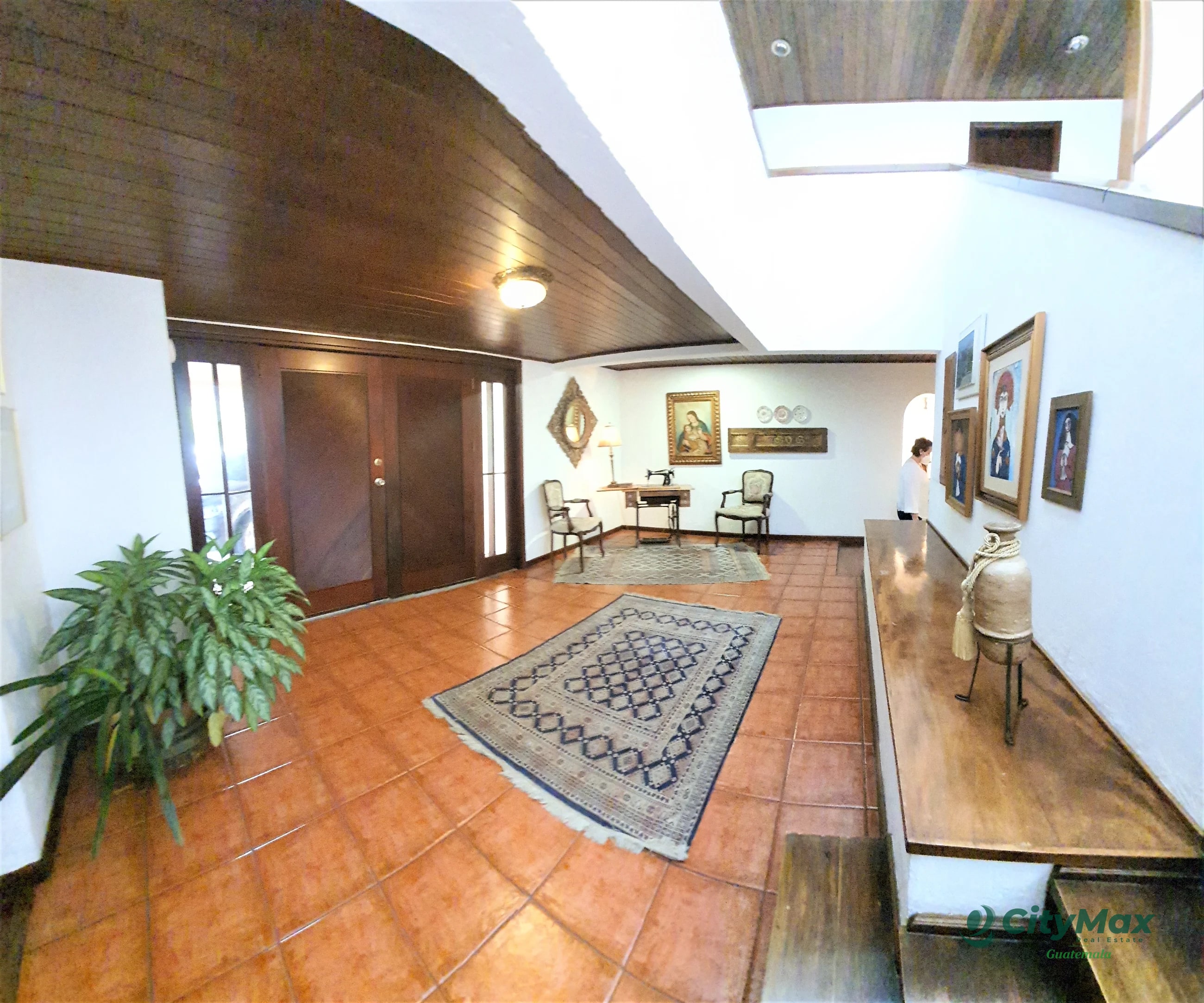 Amplia Casa en Venta El Prado Zona 10 Guatemala - 9