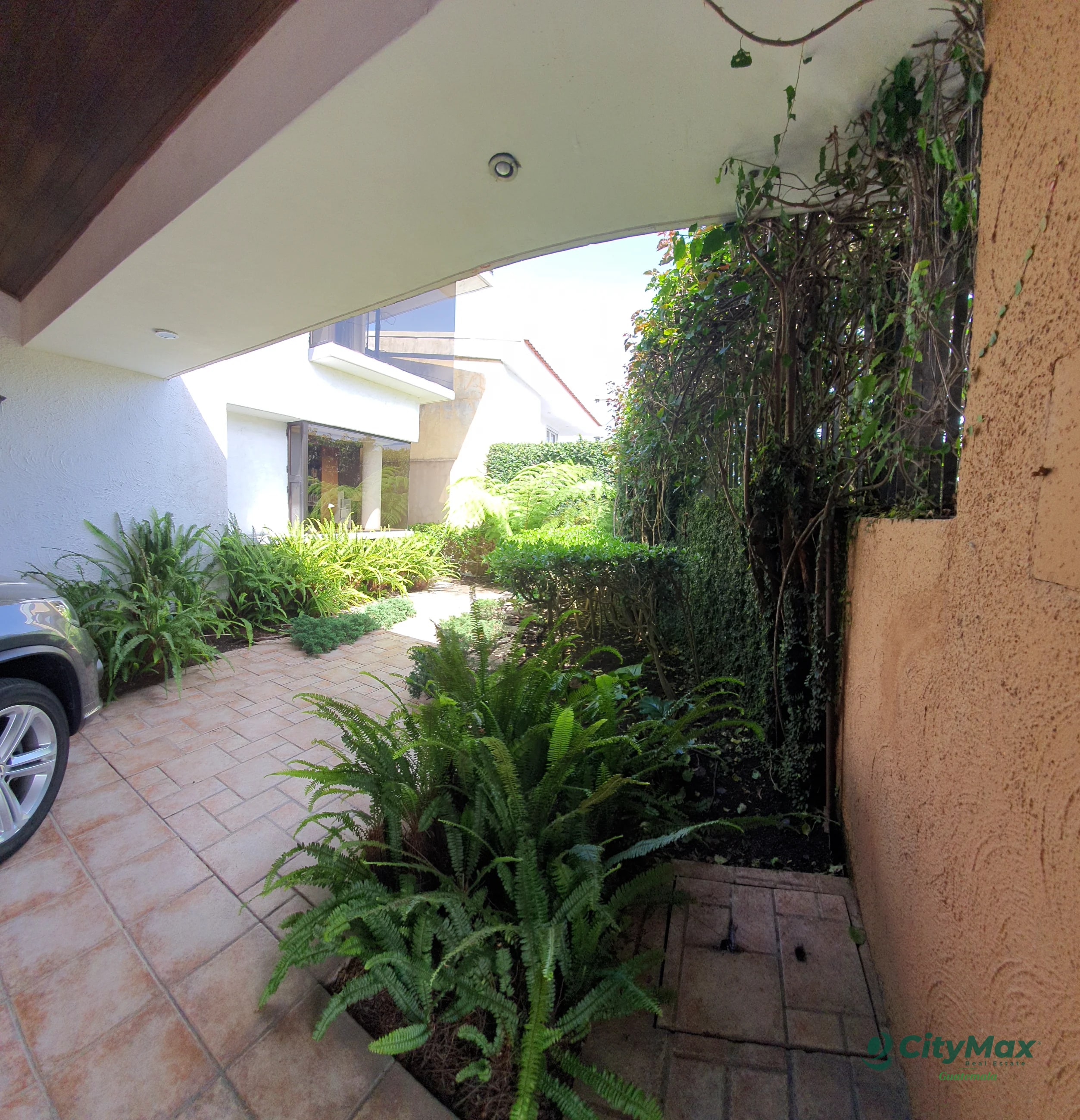 Amplia Casa en Venta El Prado Zona 10 Guatemala - 8