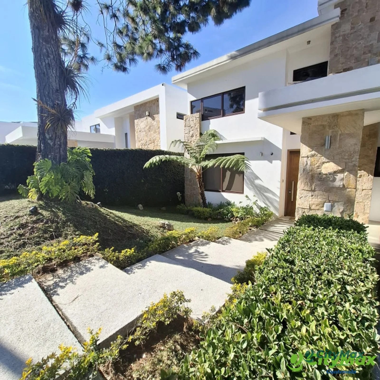 Casa de venta en Lomas de San Isidro Zona 16 - 12