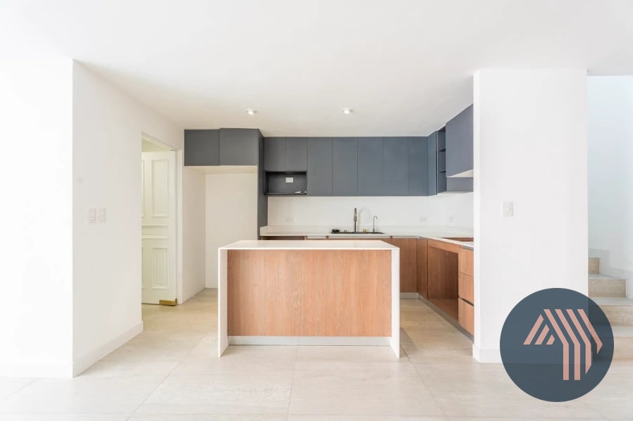 VENTA DE LINDA CASA REMODELADA - CIPRESES, ZONA 10 — Casa en Venta en Zona 10, Guatemala, Ciudad — foto 5 de 17
