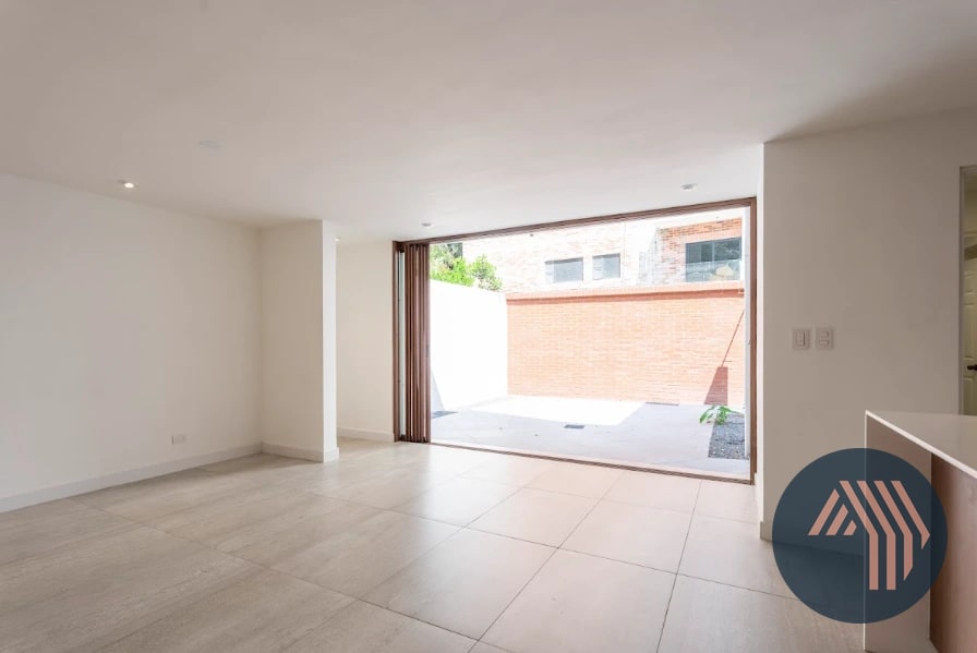 VENTA DE LINDA CASA REMODELADA - CIPRESES, ZONA 10 — Casa en Venta en Zona 10, Guatemala, Ciudad — foto 6 de 17