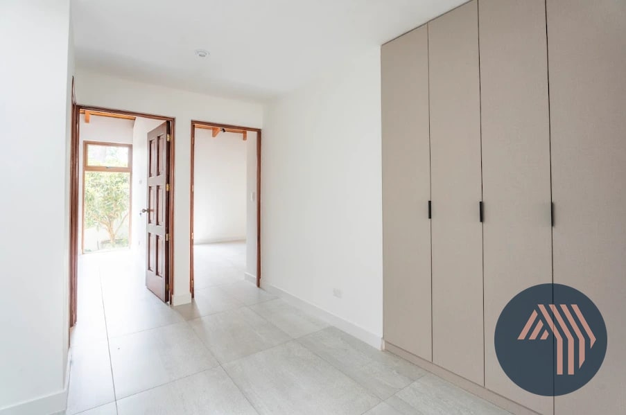 VENTA DE LINDA CASA REMODELADA - CIPRESES, ZONA 10 — Casa en Venta en Zona 10, Guatemala, Ciudad — foto 13 de 17