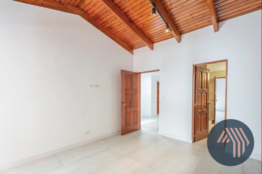 VENTA DE LINDA CASA REMODELADA - CIPRESES, ZONA 10 — Casa en Venta en Zona 10, Guatemala, Ciudad — foto 17 de 17
