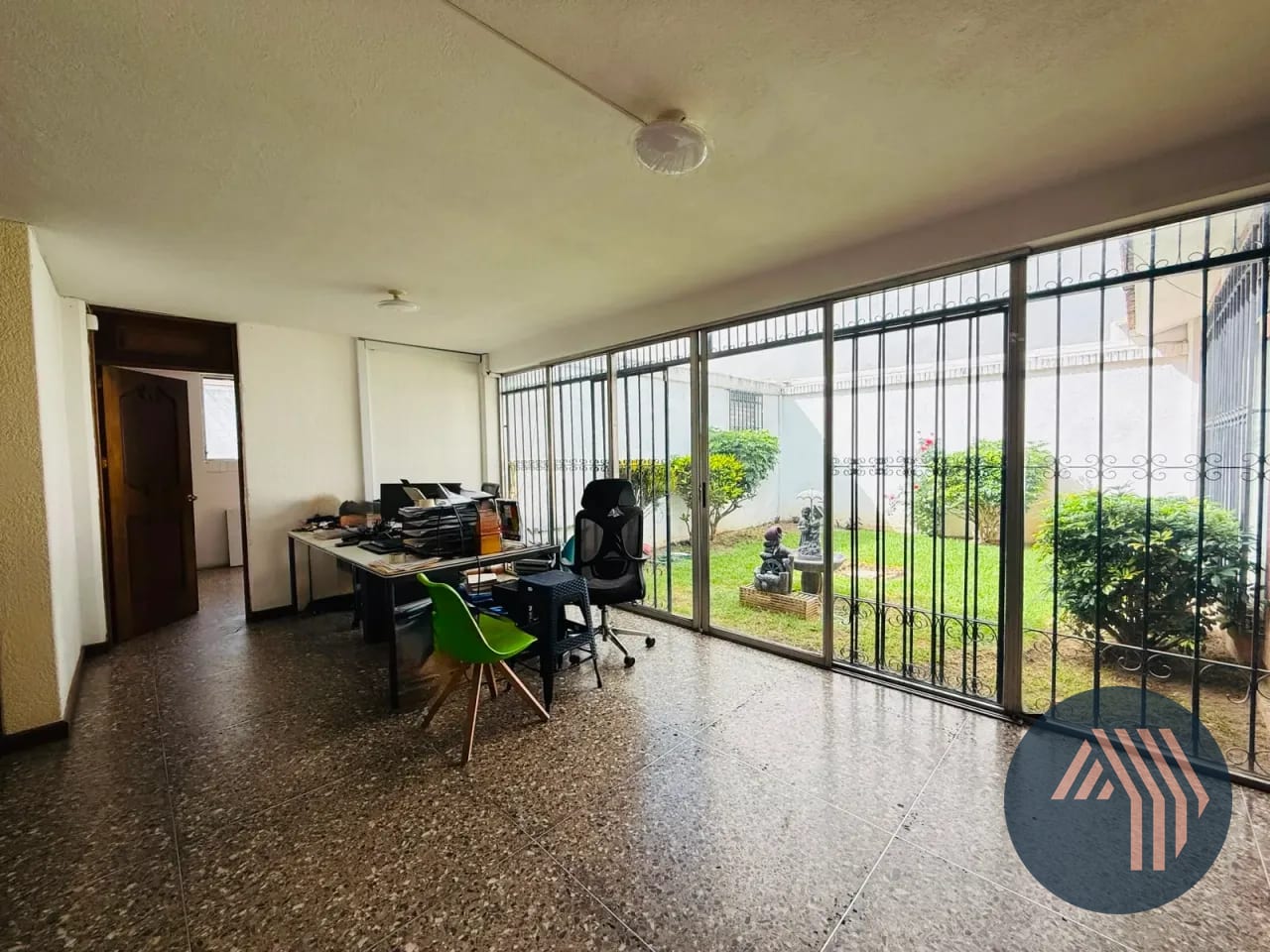 ALQUILER DE AMPLIA CASA IDEAL PARA COMERCIO U OFICINAS - ZONA 10 — Casa en Alquiler en Zona 10, Guatemala, Ciudad — foto 8 de 17