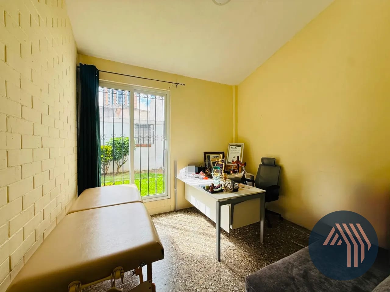 ALQUILER DE AMPLIA CASA IDEAL PARA COMERCIO U OFICINAS - ZONA 10 — Casa en Alquiler en Zona 10, Guatemala, Ciudad — foto 12 de 17