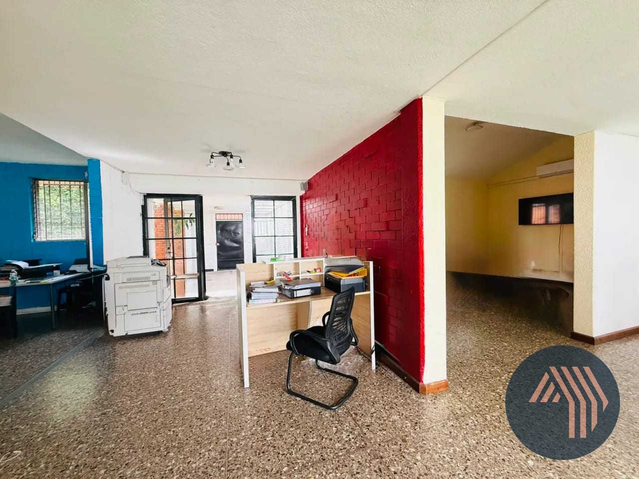 ALQUILER DE AMPLIA CASA IDEAL PARA COMERCIO U OFICINAS - ZONA 10 — Casa en Alquiler en Zona 10, Guatemala, Ciudad — foto 15 de 17