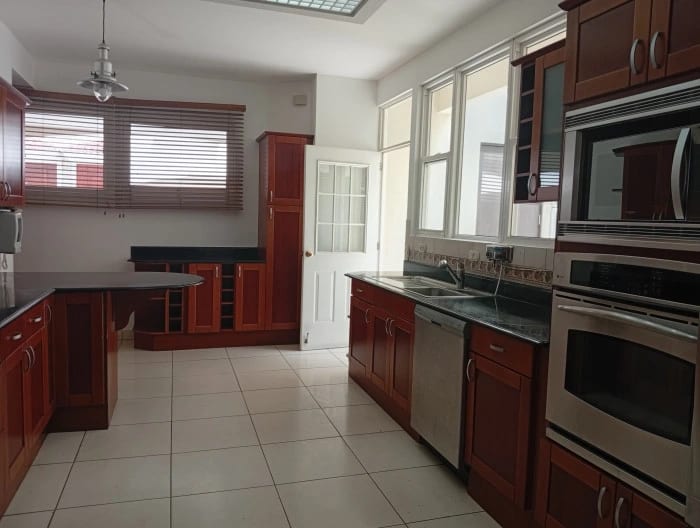 Casa en renta en condominio zona 10 — Casa en Alquiler en Zona 10, Guatemala, Ciudad — foto 3 de 9