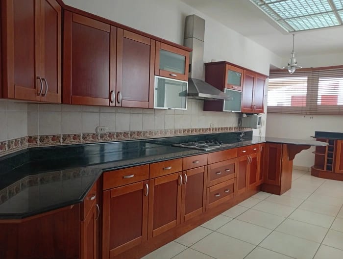 Casa en renta en condominio zona 10 — Casa en Alquiler en Zona 10, Guatemala, Ciudad — foto 4 de 9
