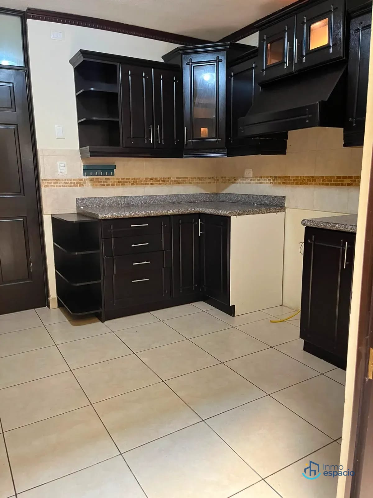 🏡 CASA EN VENTA – ALTOS DE LA ENCINAL 2 — Casa en Venta en El Encinal, Zona 7 Mixco, Guatemala, Ciudad — foto 5 de 17