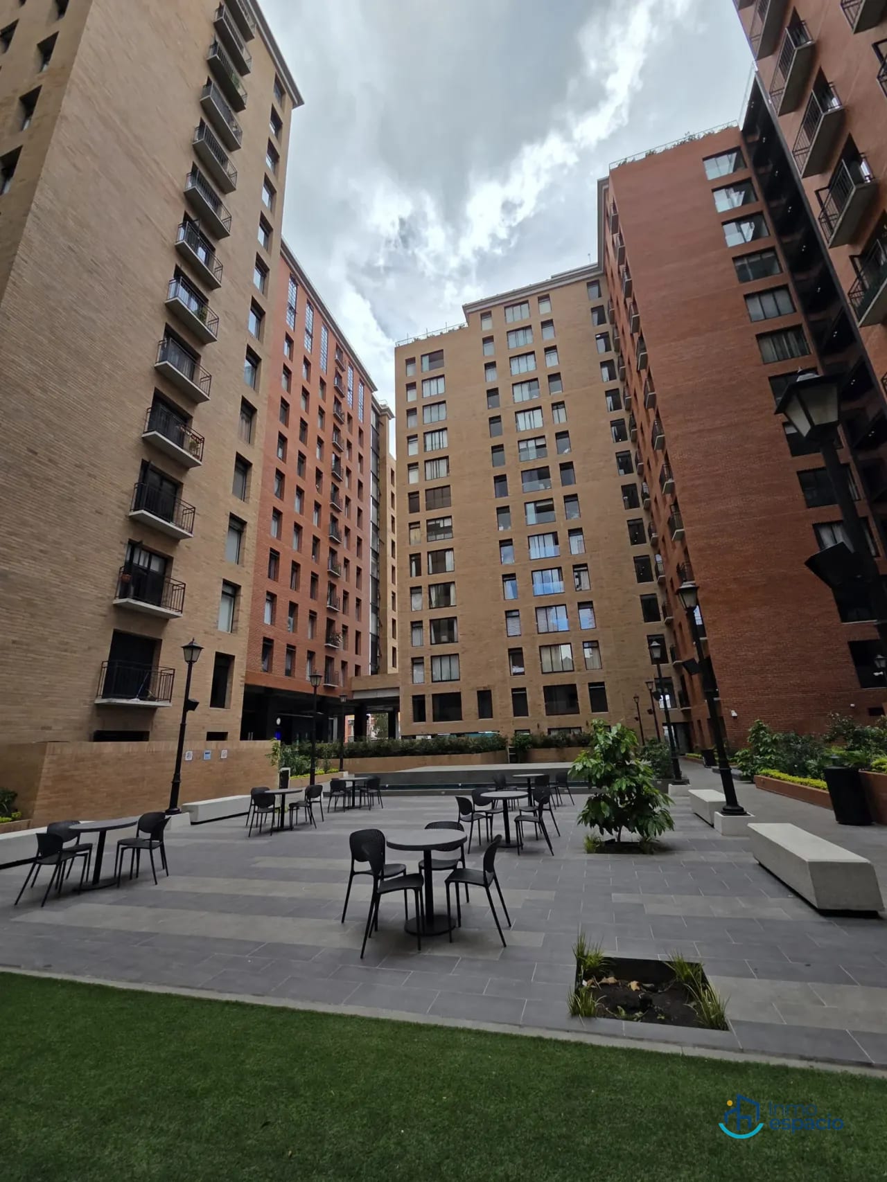 Apartamento en venta - Edificio Centrico, Zona 5 — Apartamento en Venta en Céntrico, Zona 5, Guatemala, Ciudad — foto 1 de 10
