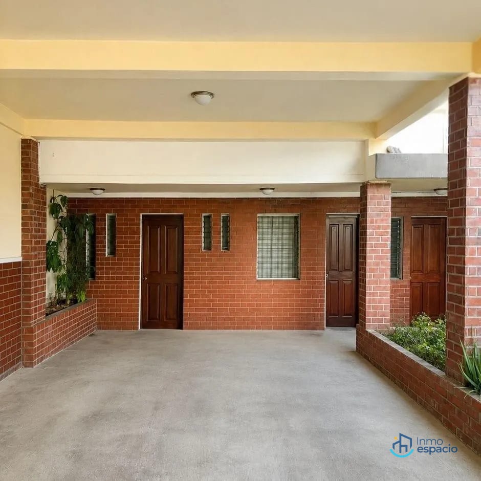 Casa en Venta | Zona 8 de Mixco — Casa en Venta en Pinares de San Cristobal, Zona 8 Mixco, Guatemala, Ciudad — foto 1 de 6