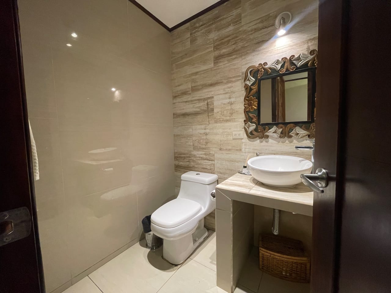 🏡 Casa Exclusiva en San Antonio CES Km.16 | 400m² y Dormitorio en 1er Nivel — Casa en Venta en San Antonio, Carretera a El Salvador, Guatemala, Ciudad — foto 9 de 10