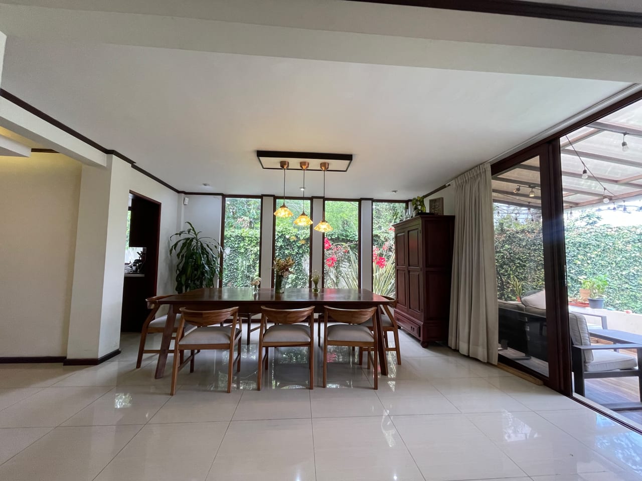 🏡 Casa Exclusiva en San Antonio CES Km.16 | 400m² y Dormitorio en 1er Nivel — Casa en Venta en San Antonio, Carretera a El Salvador, Guatemala, Ciudad — foto 4 de 10
